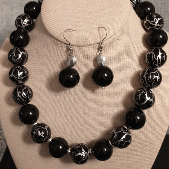 Necklace | Bracelet | Earring | Black and Silver | Chunky Beaded Necklace Set - Picture 3 of 13